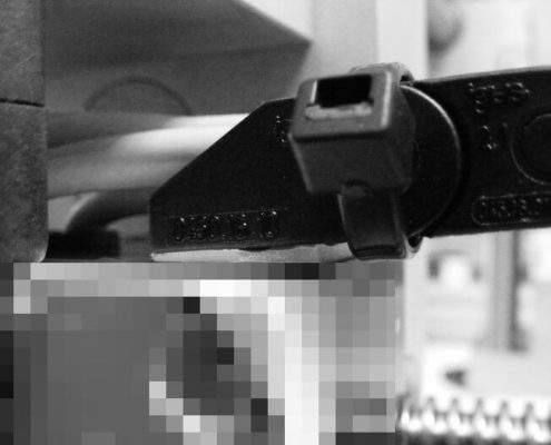 Cablechannelfixedwithanonlycmlongpieceofadhesivetape.