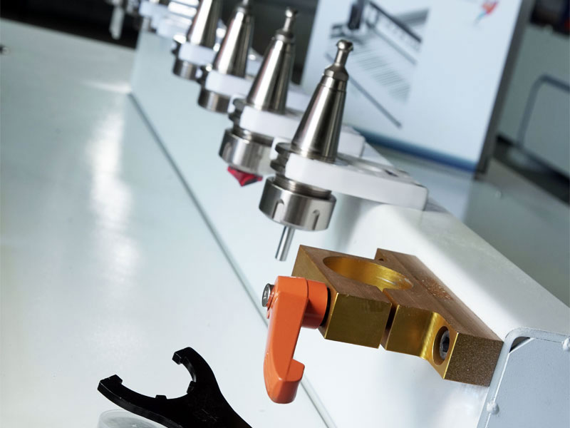 Servo motors T-Rex servo with tool changer station Servo motors T-Rex servo with tool changer station