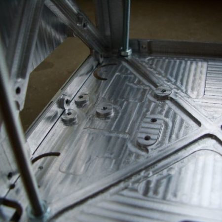 Dünnwandige Aluteile für Satelliten fräsen