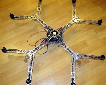 copter-y8-mit-cnc-landearmen