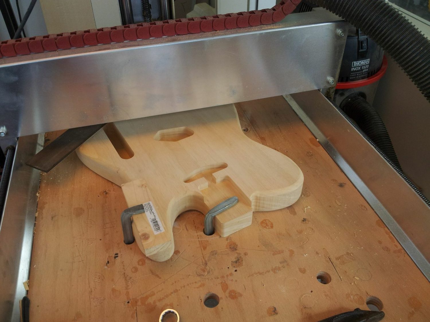 E Gitarre auf Maschine