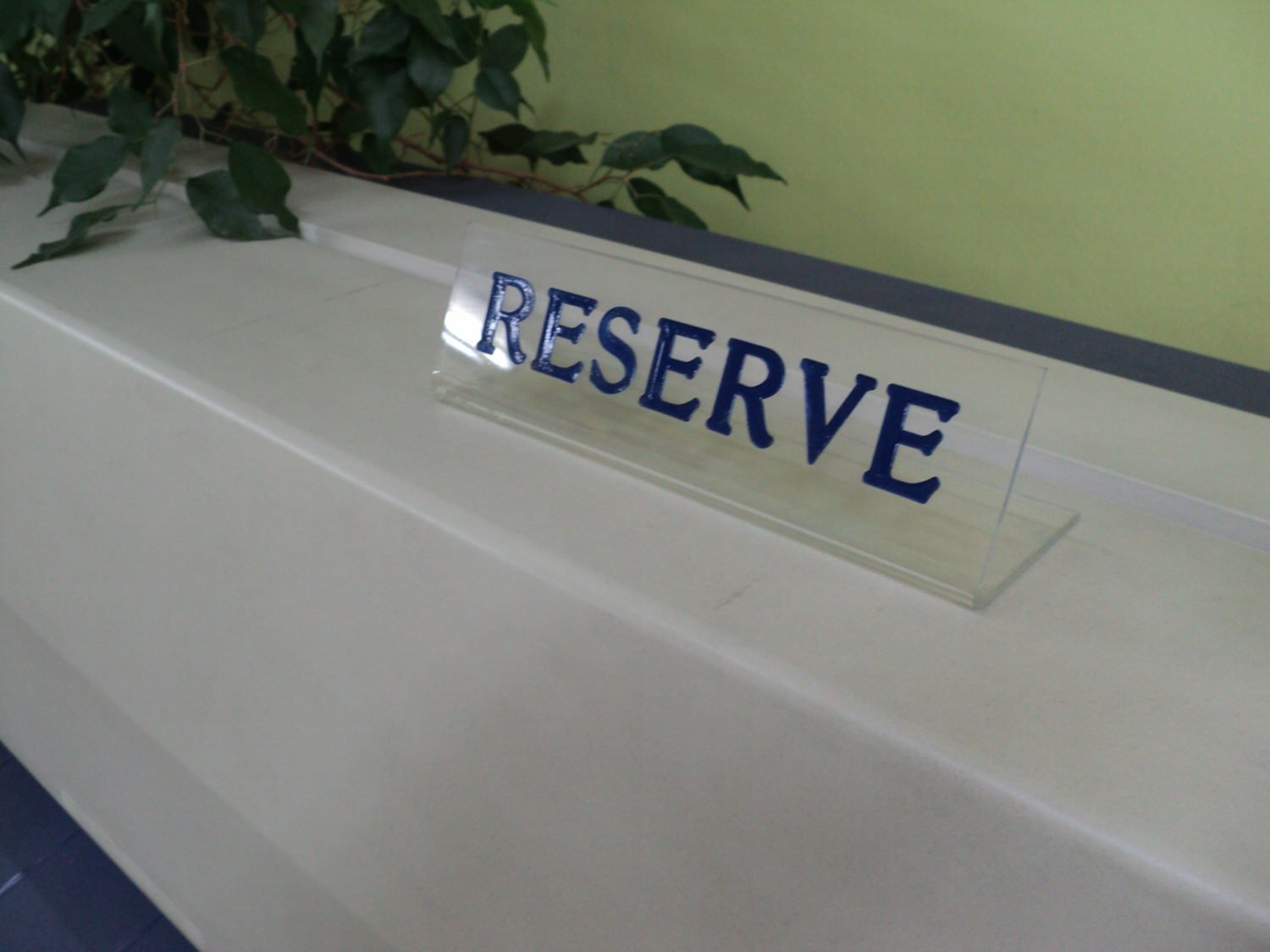 hinweisschild plexiglas