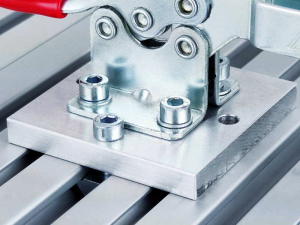 small push-pull toggle clamp with adapter plate